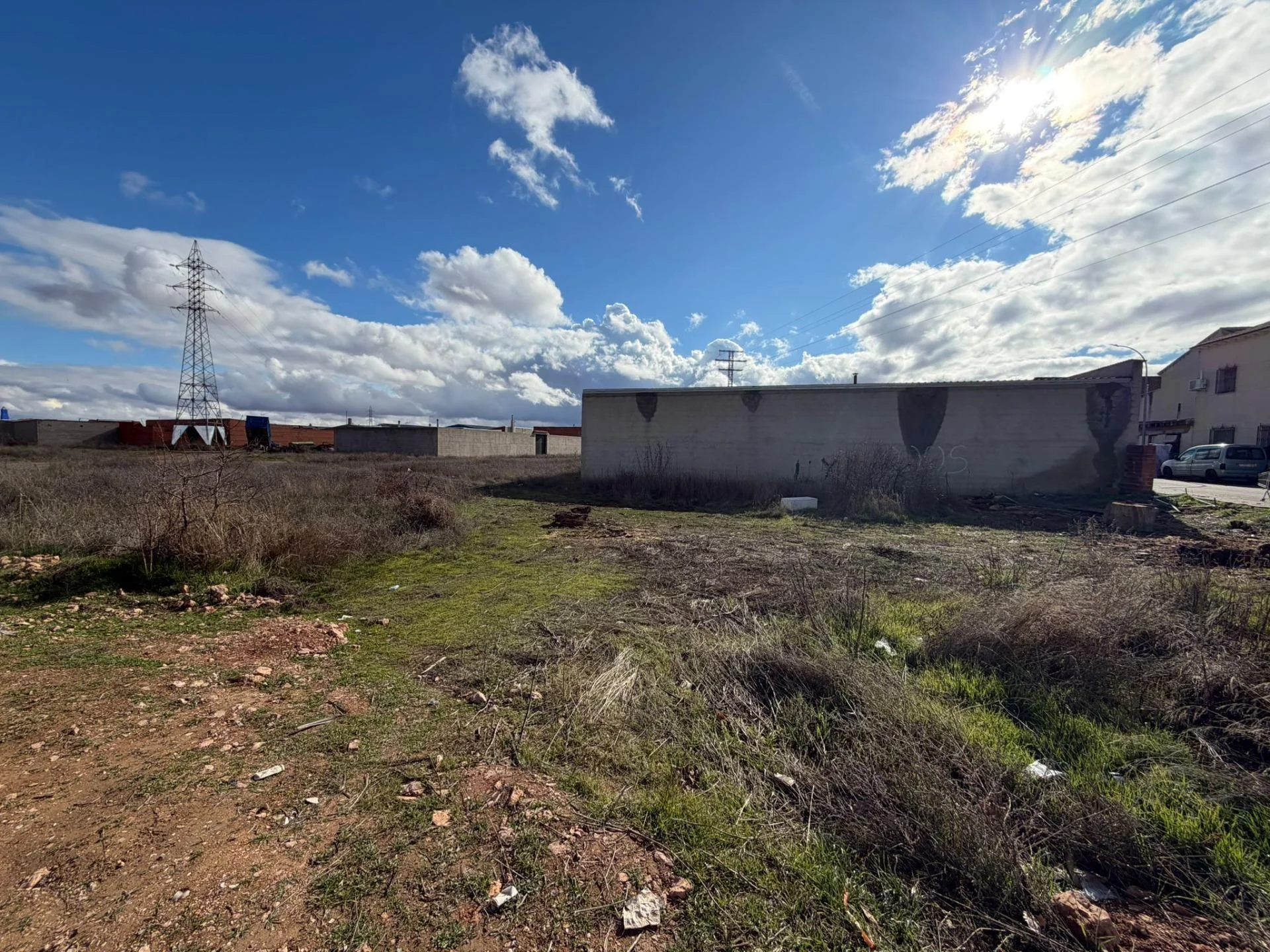 Solar de 463 m² junto a zona residencial