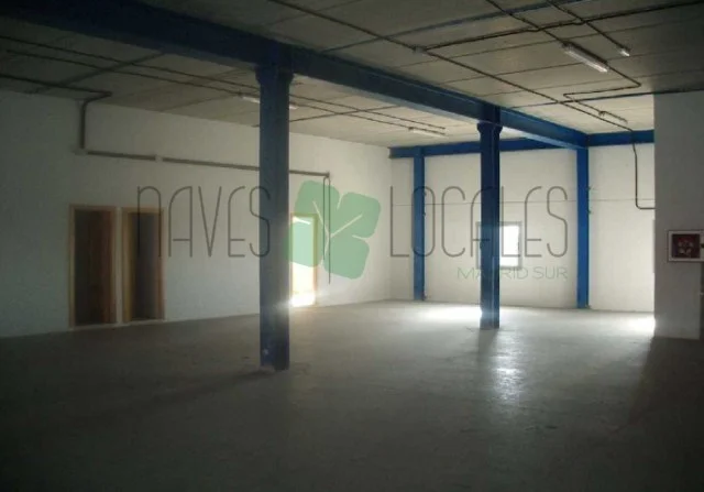 Nave industrial en Móstoles, 1.697 m²