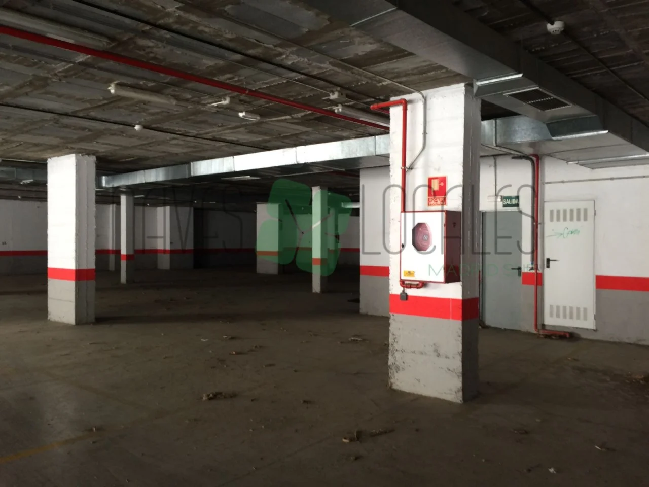 Gran garaje con 40 plazas de aparcamiento