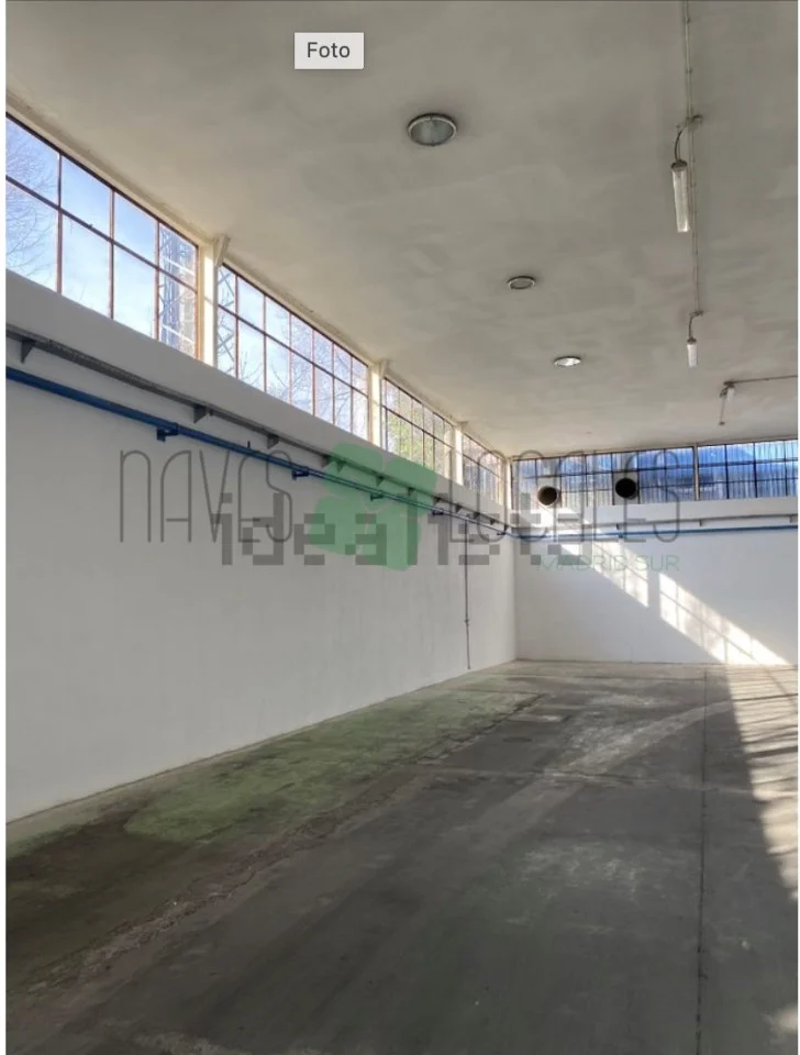 Nave industrial con acceso para camiones