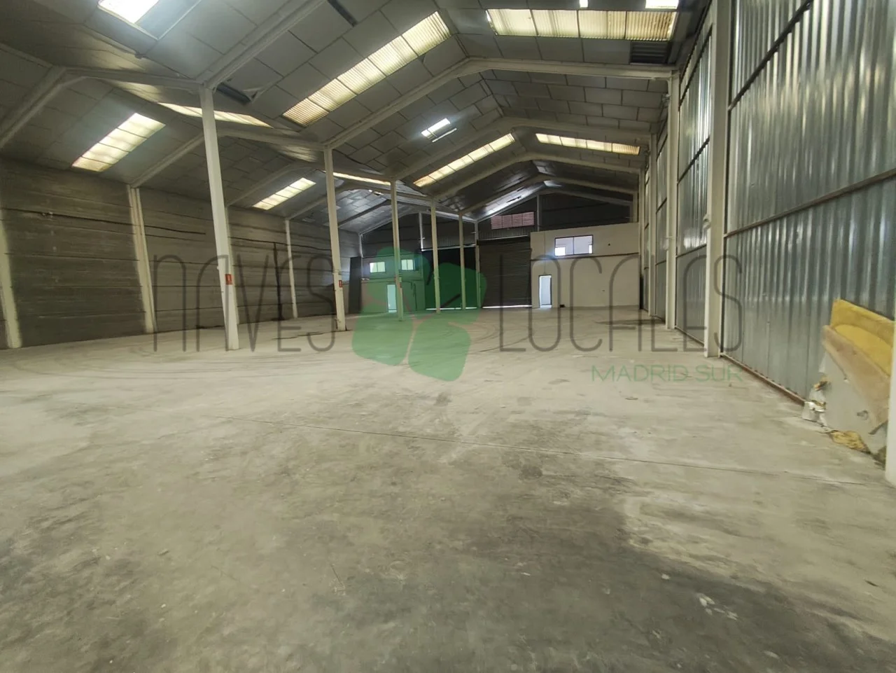 Nave industrial en Valmojado, 1.239 m²