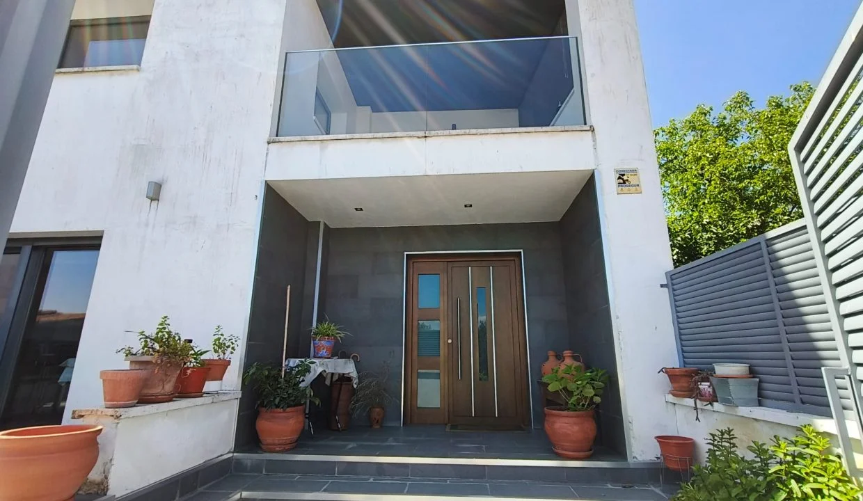 Casa moderna en Montesclaros con cuatro dormitorios