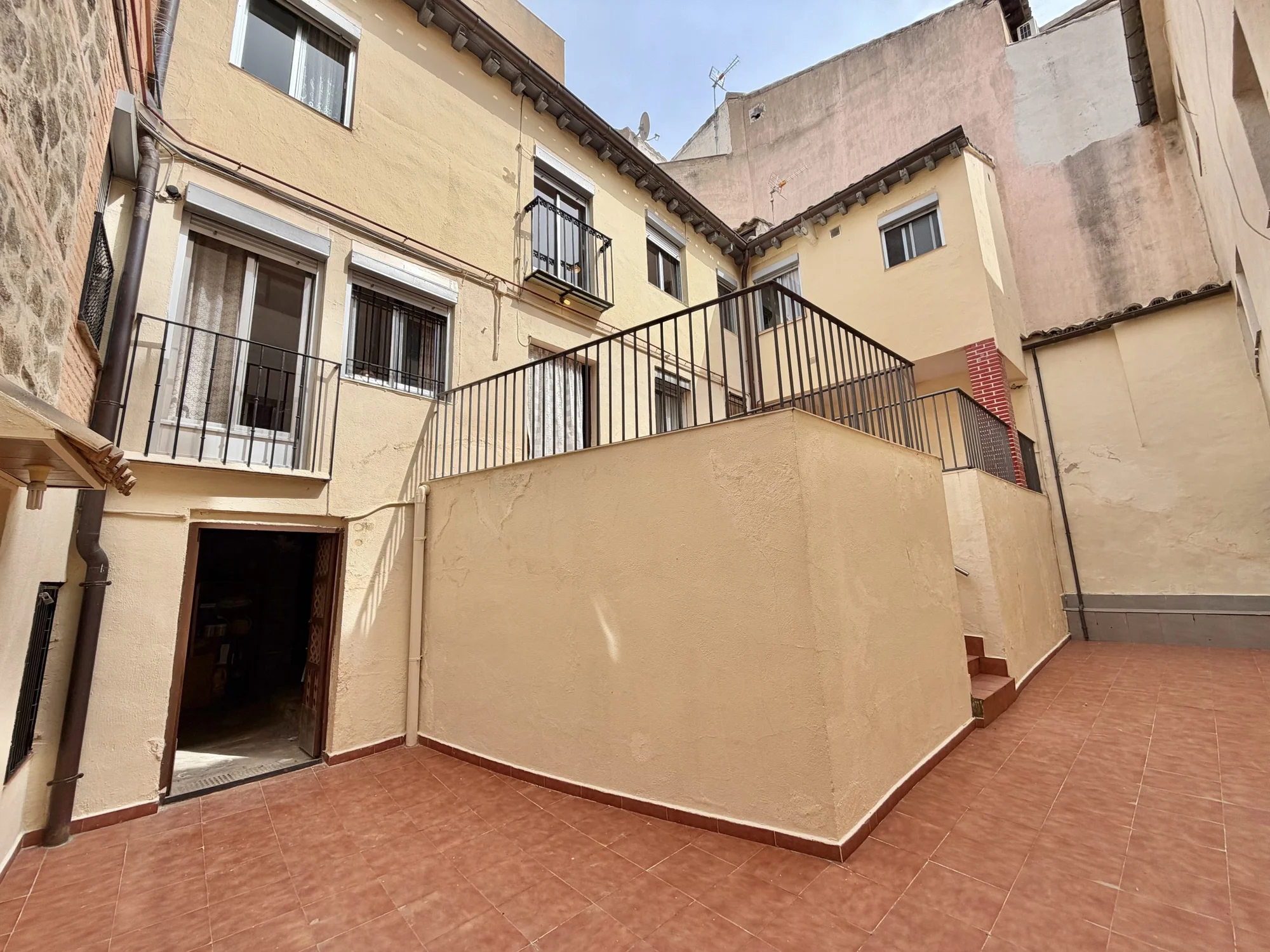 Three-level flat near historic landmarks