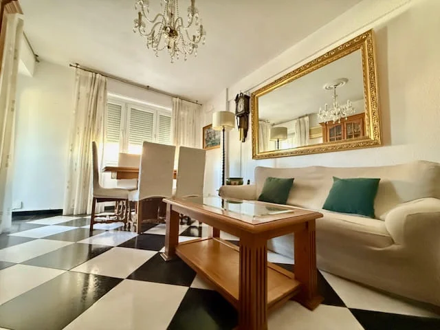 Piso de cuatro dormitorios para reformar