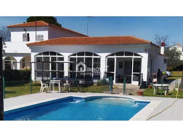Independent house with 4,800 m² plot
