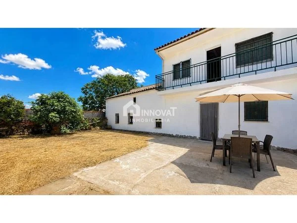 Casa reformada de pueblo, cuatro dormitorios