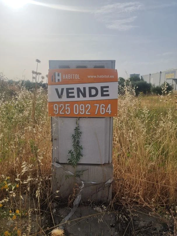 Urban plot near Toledo, 357 m²