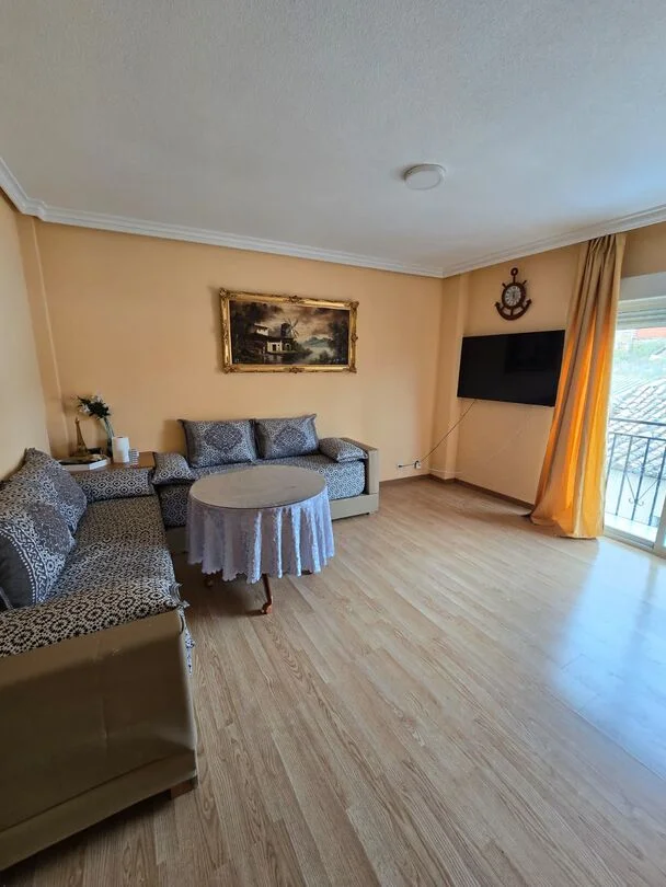 Spacious three-bedroom flat in Villasequilla