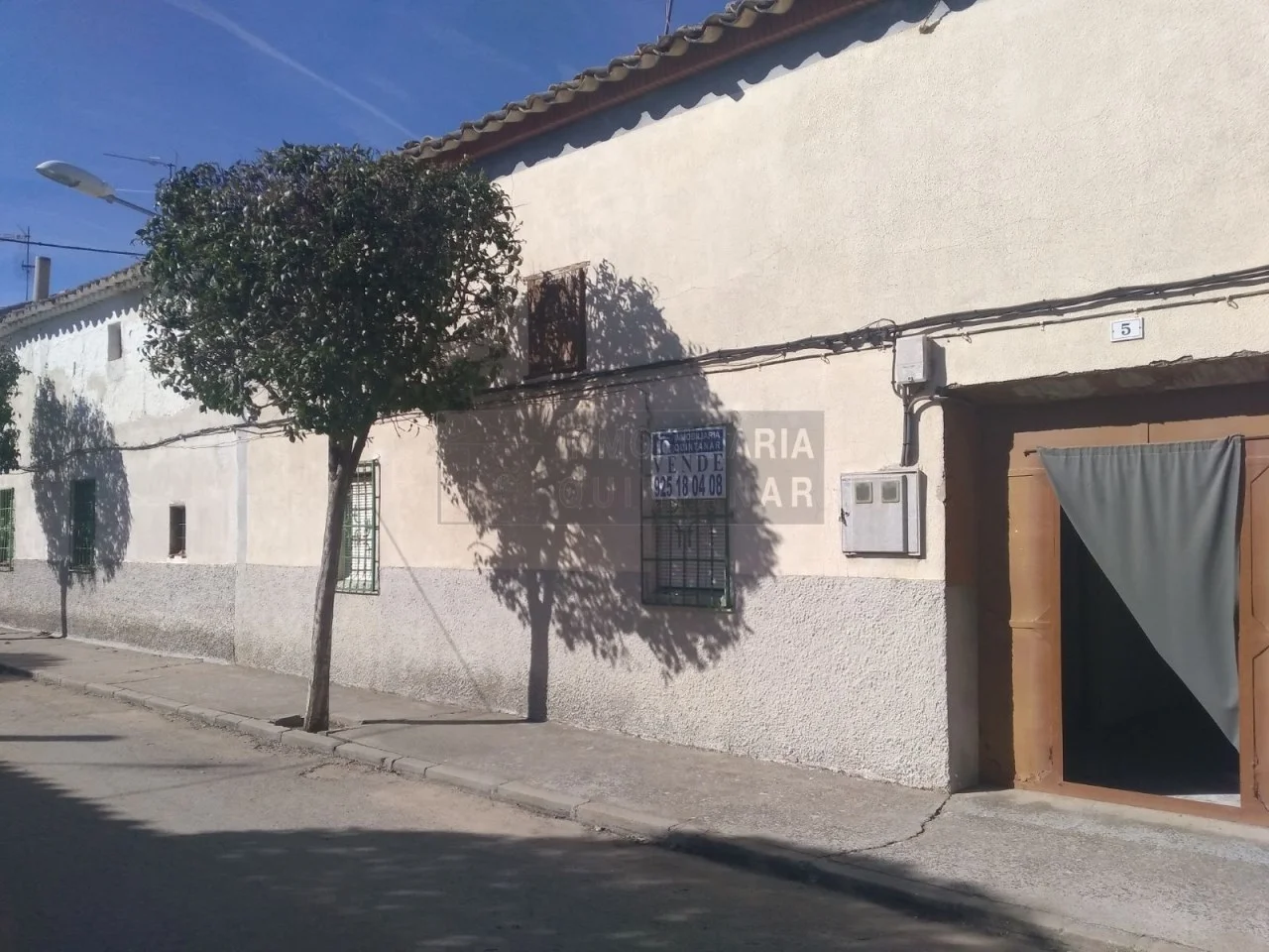 Renovation house with 211 m² plot