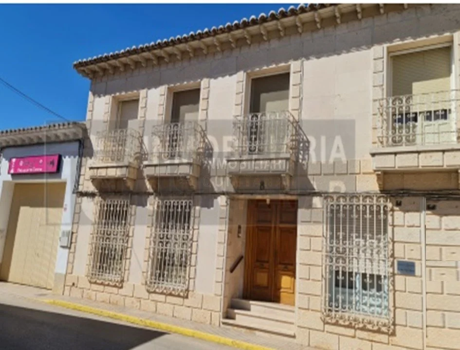 Gran casa céntrica con múltiples espacios