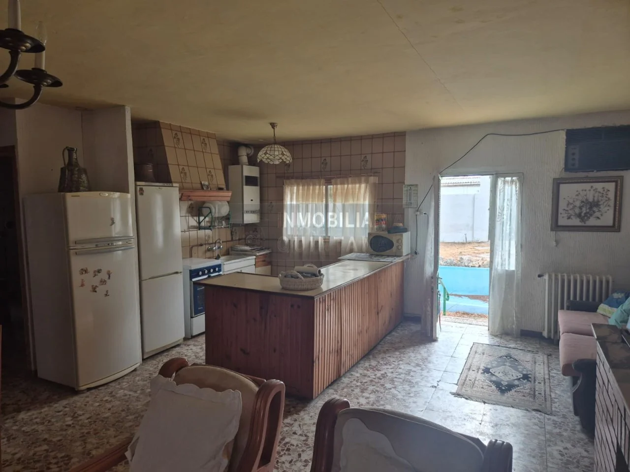 House with pool and 698m² plot