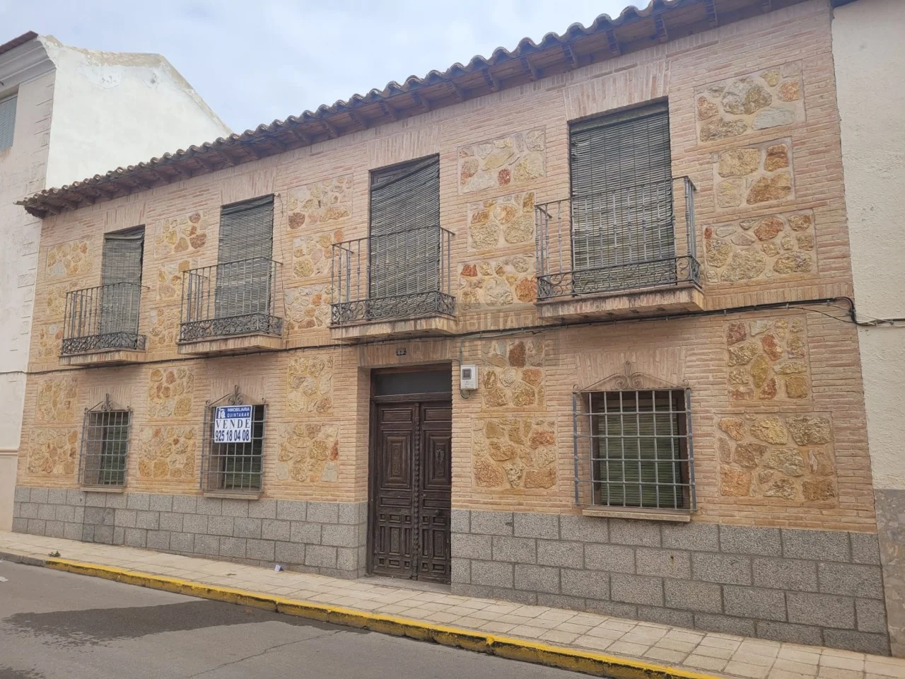 Central Corral de Almaguer restoration house