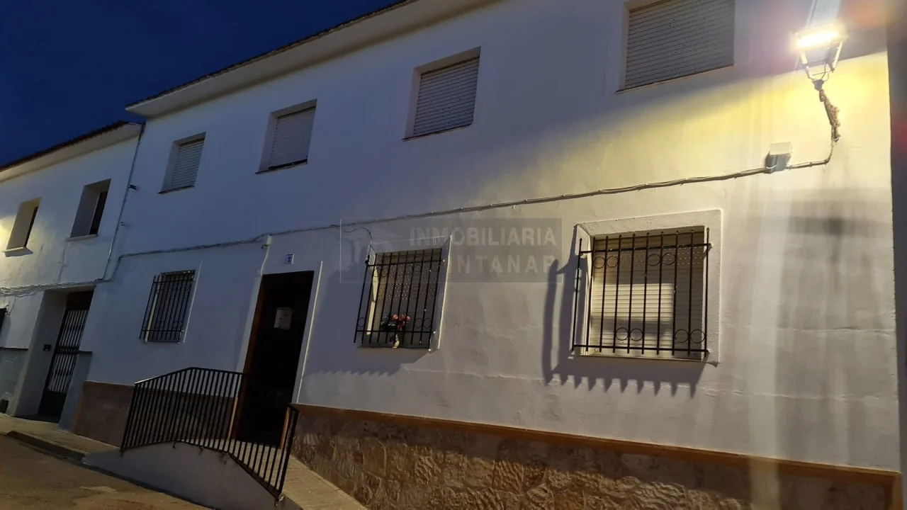 Casa de siete dormitorios en El Toboso