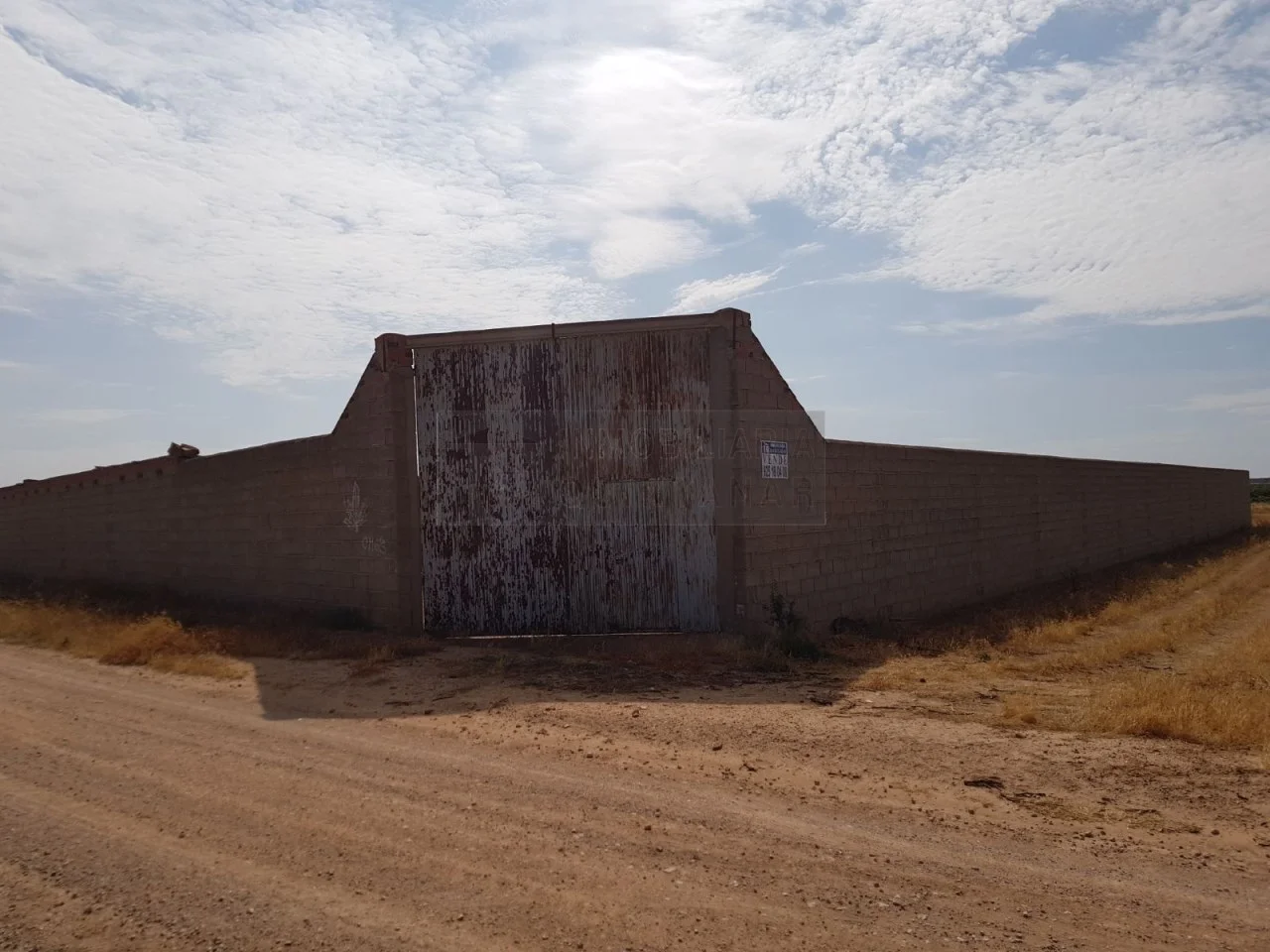 Large Quintanar land with wells