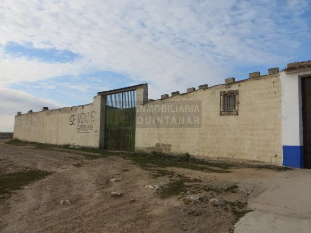 Parcela industrial con varias naves