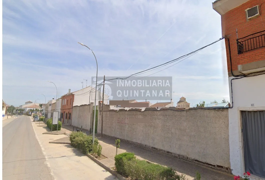 Urban plot with dual street frontage