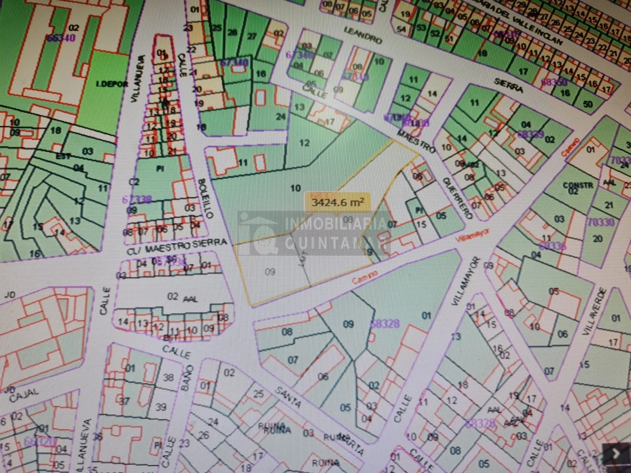Parcela urbana con tres accesos viarios
