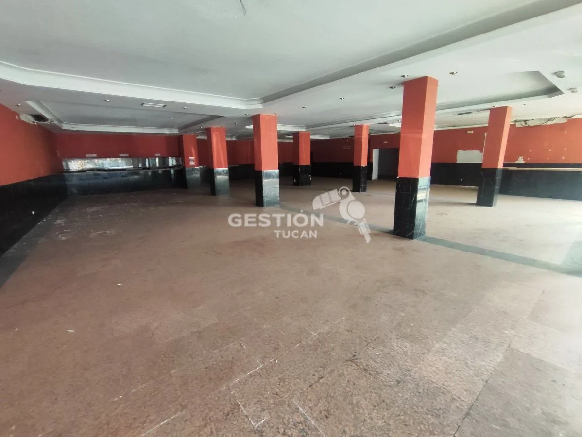 Amplio local comercial en Jardines del Prado