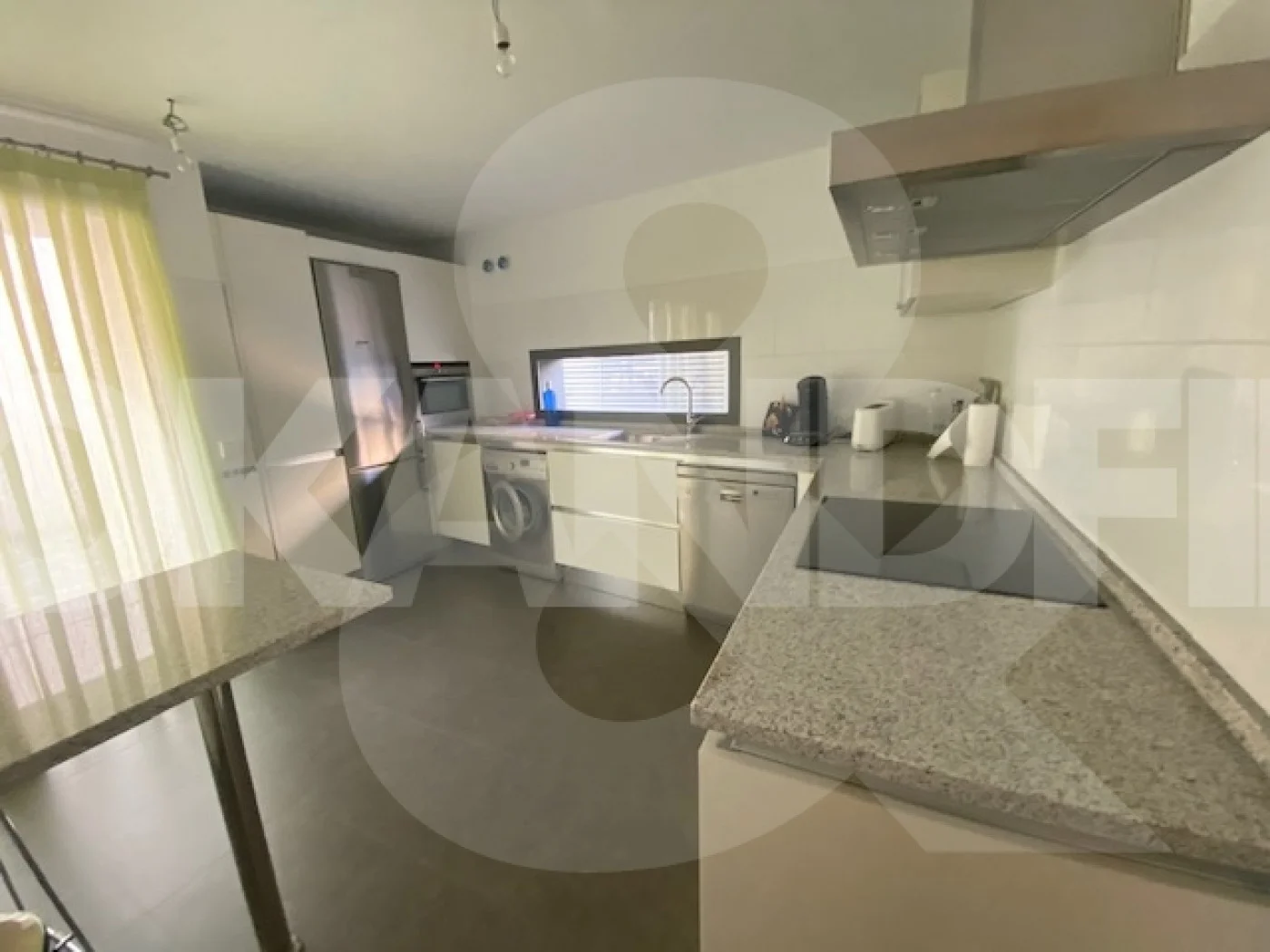 New townhouse with communal pool