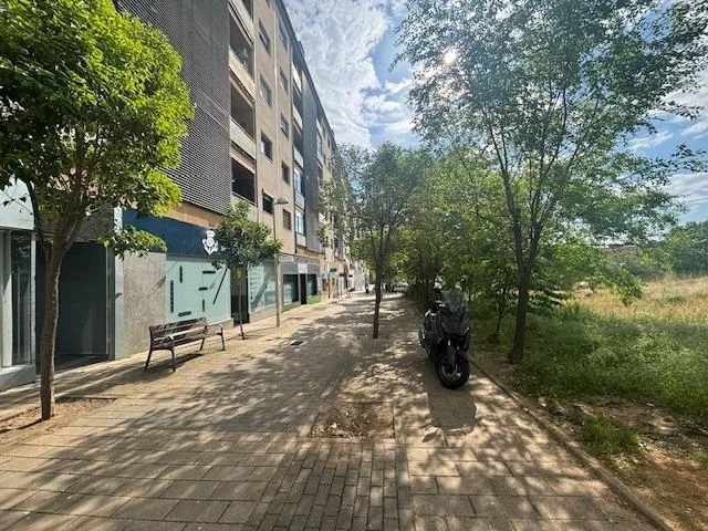Local comercial diáfano de 100 m²