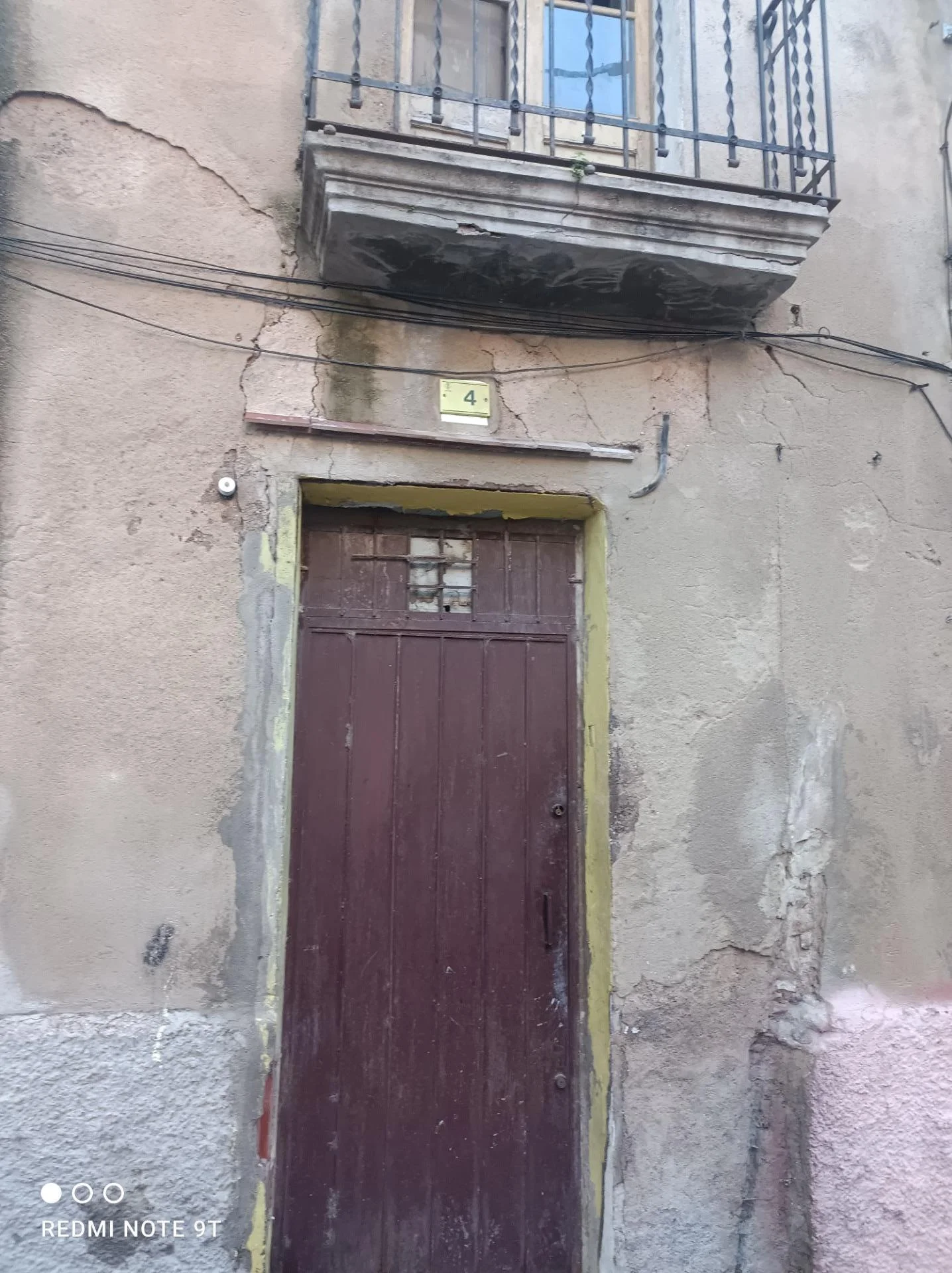 Three-storey renovation house in Tortosa