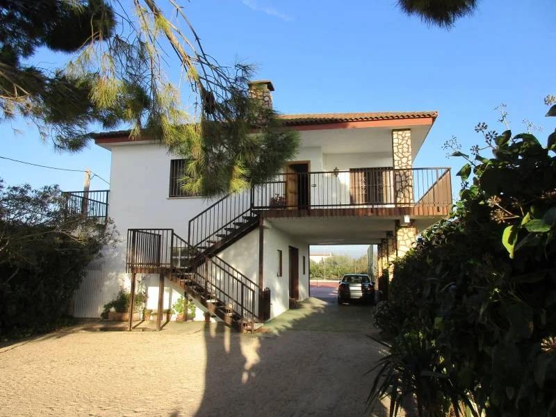 Chalet con naranjos, piscina y tenis
