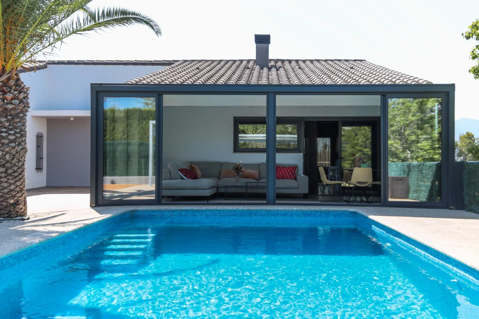Chalet reformado con piscina en Tortosa