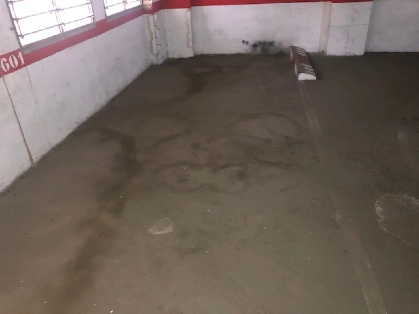 Garaje amplio cerca de oficinas públicas