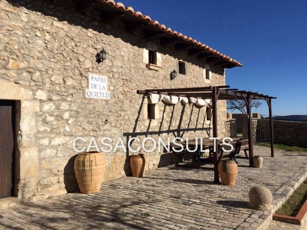 Renovated masía on vast fenced land