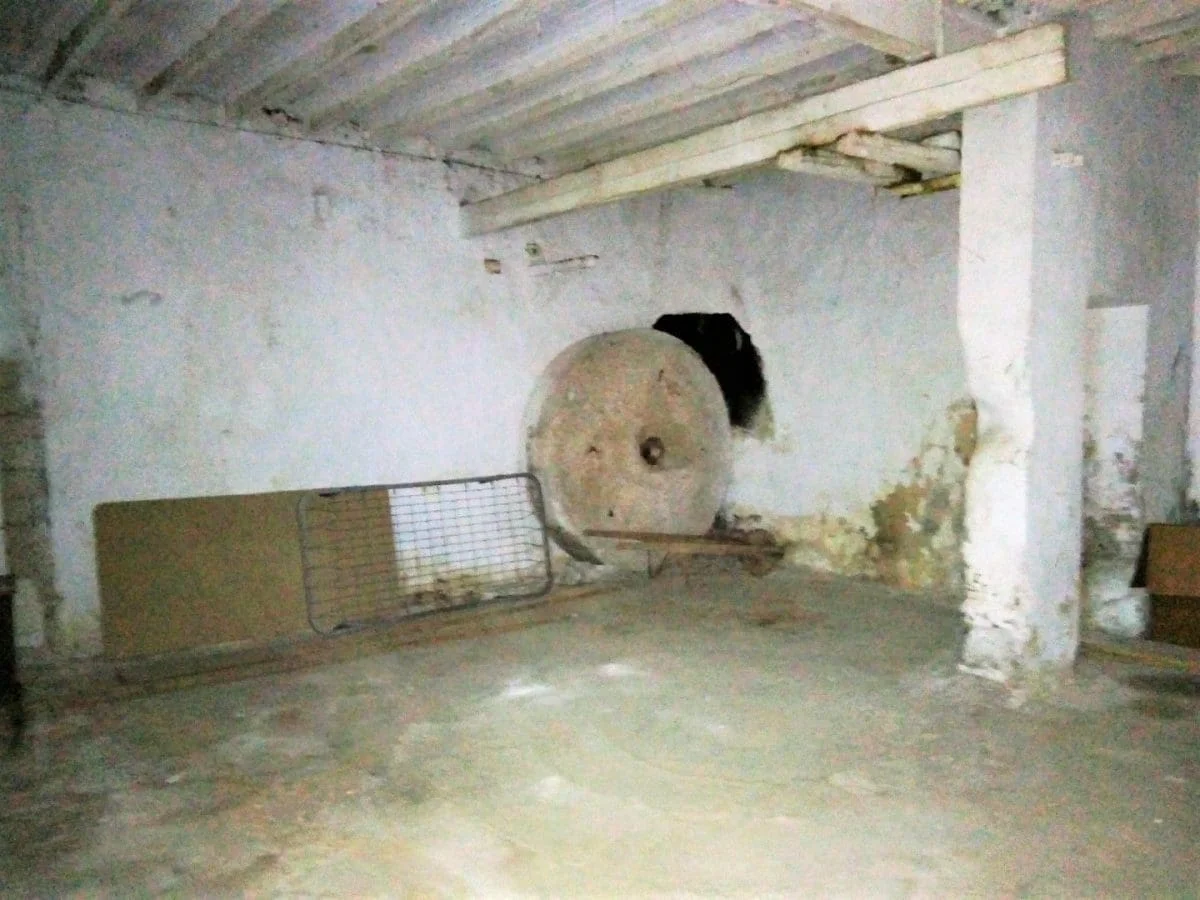 Casa para reformar con antiguo molino