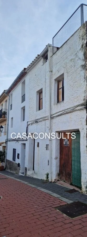 Casa histórica con potencial de reforma