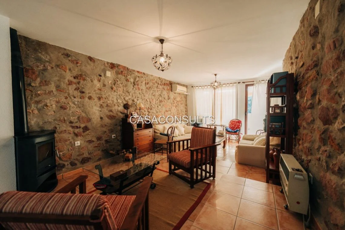 Casa reformada de cuatro dormitorios en Vilafamés