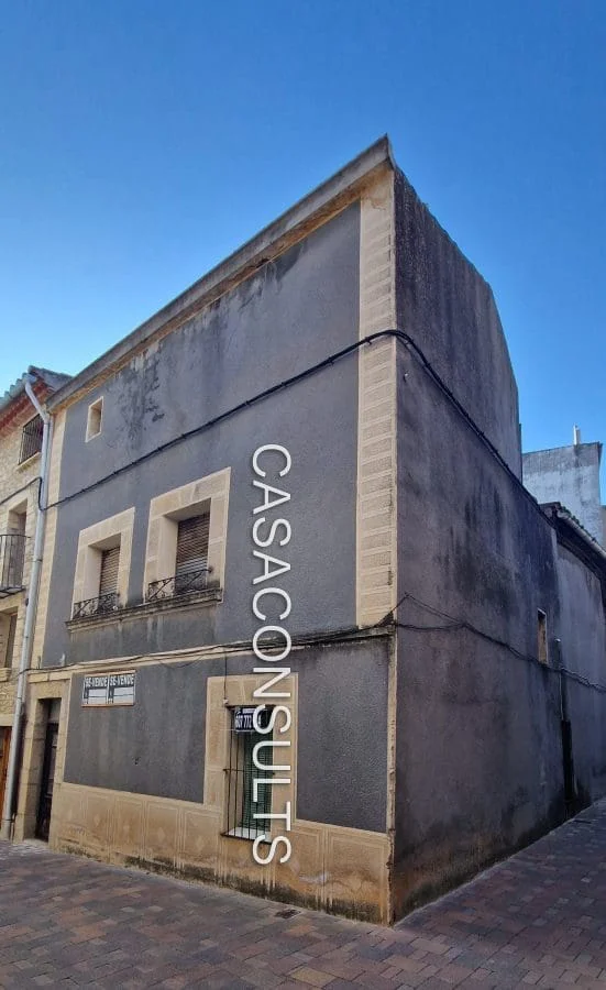 Casa histórica de tres dormitorios para reformar