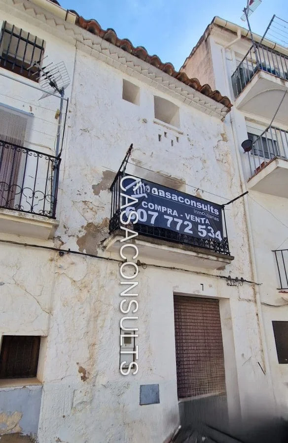 Renovation house in village centre