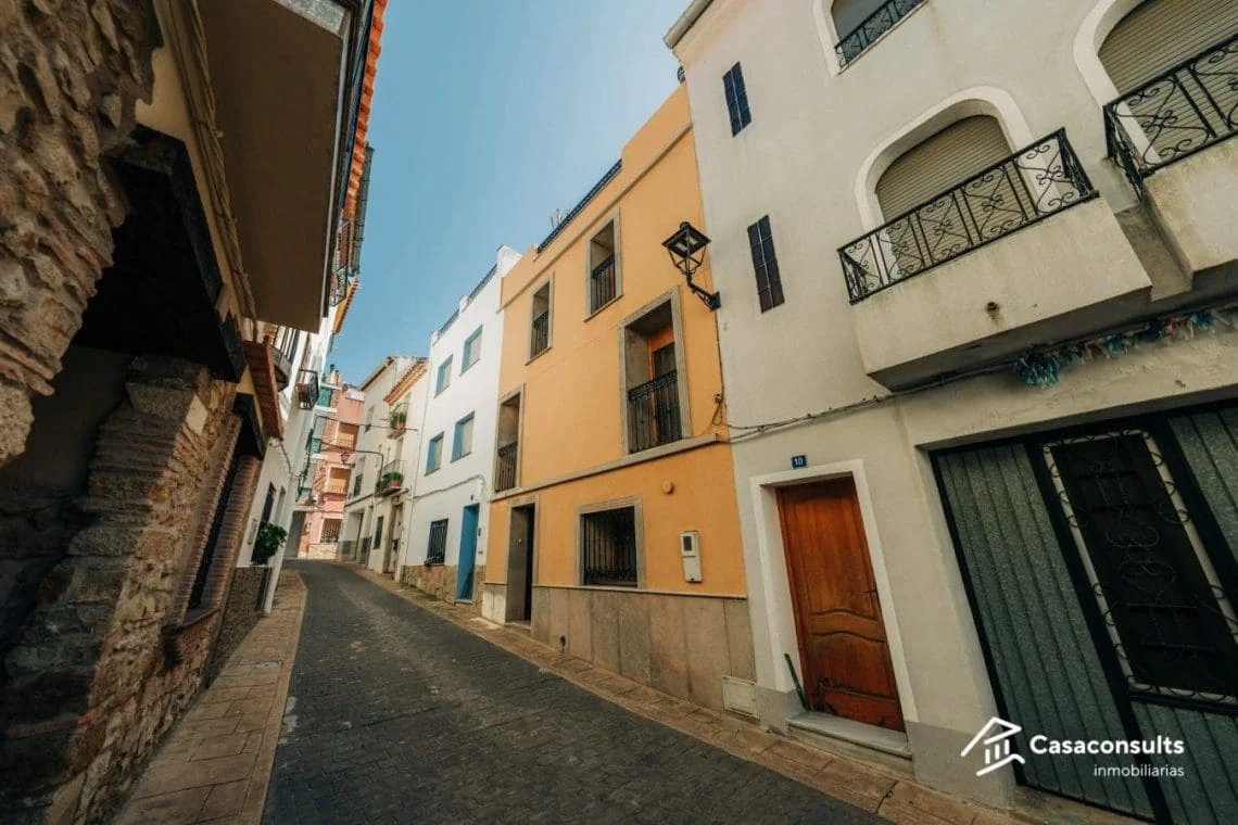 Casa adosada reformada en el centro