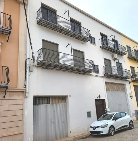 Spacious Castellnovo flat, four bedrooms