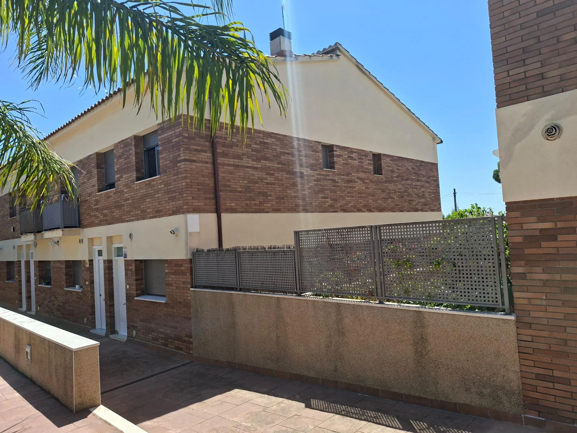 Corner townhouse with pool, 137 m²