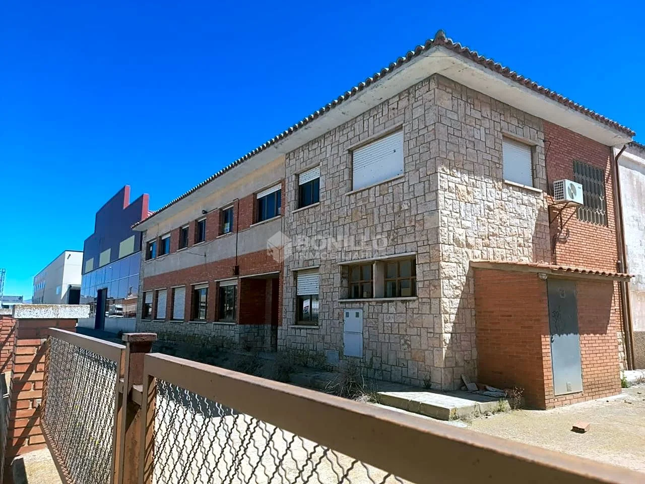 Large industrial warehouse in Teruel