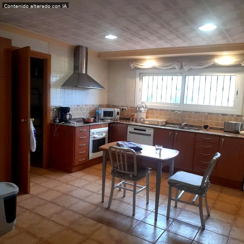 Central townhouse with five bedrooms