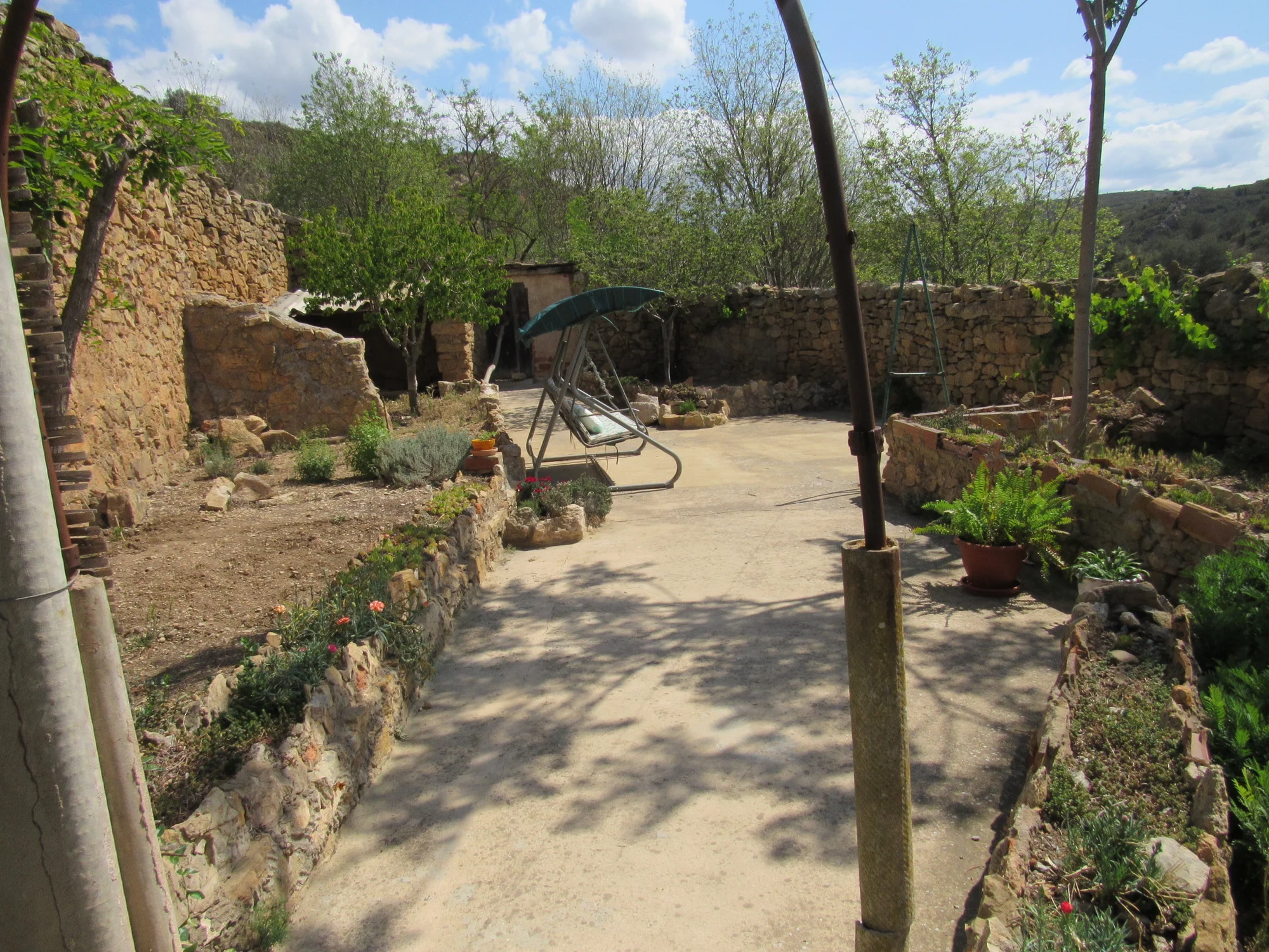 Riverside house with 230 m² garden