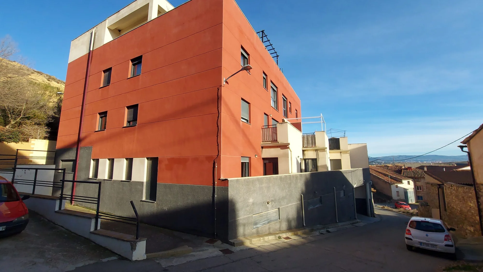 Street-level commercial unit near Teruel
