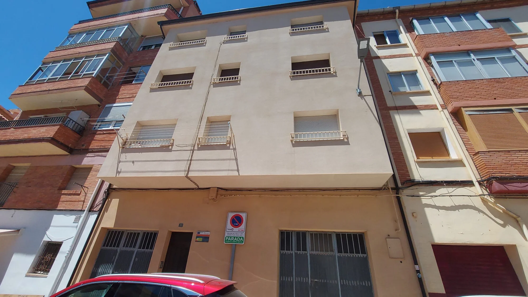 Bright three-bedroom Carrel flat