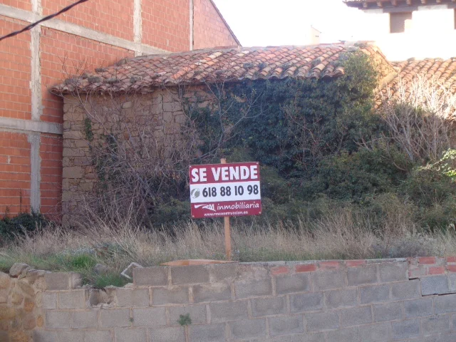 Solar urbano cerca del centro de Mora
