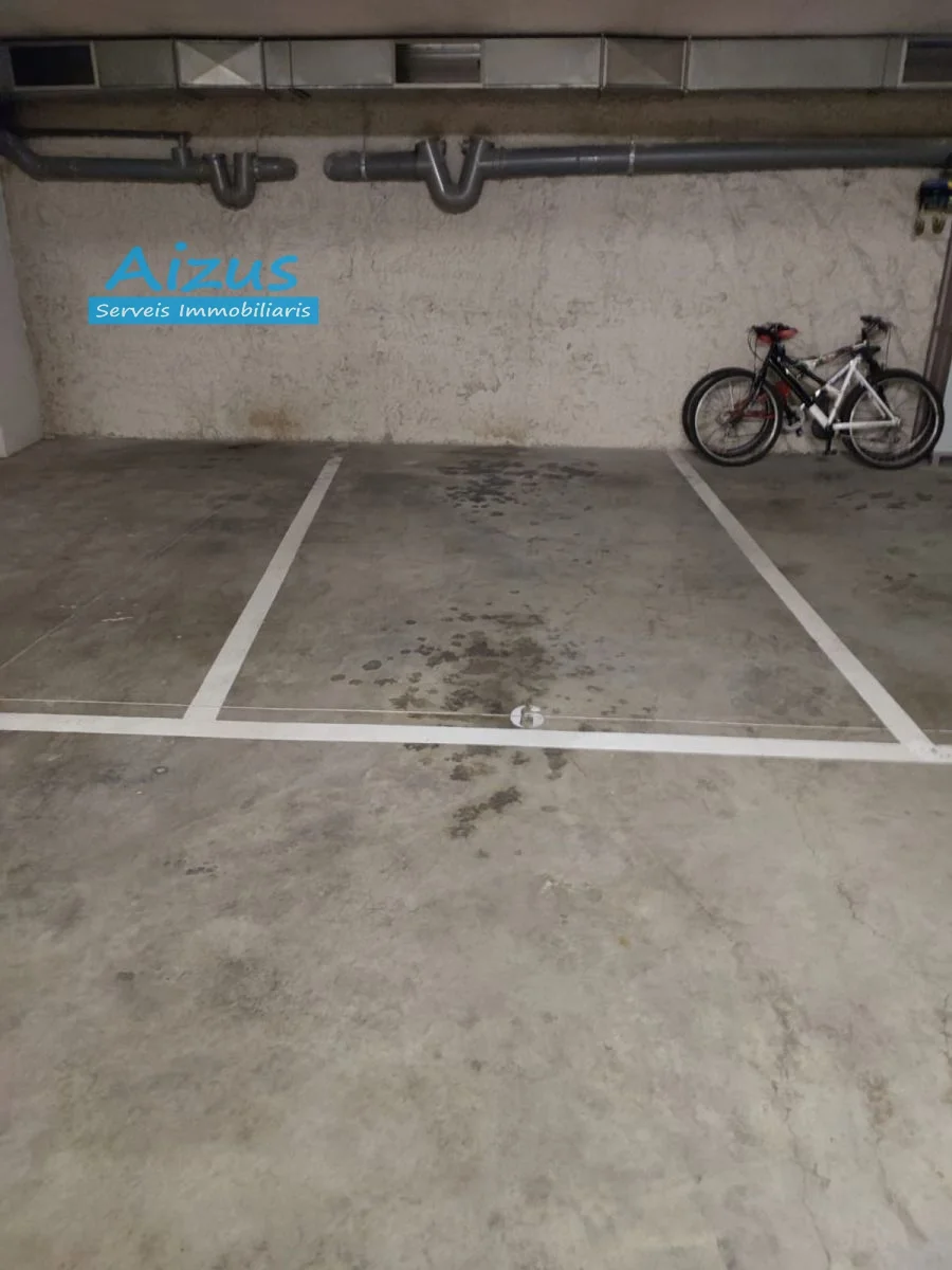 Plaza de garaje sótano en Montcada
