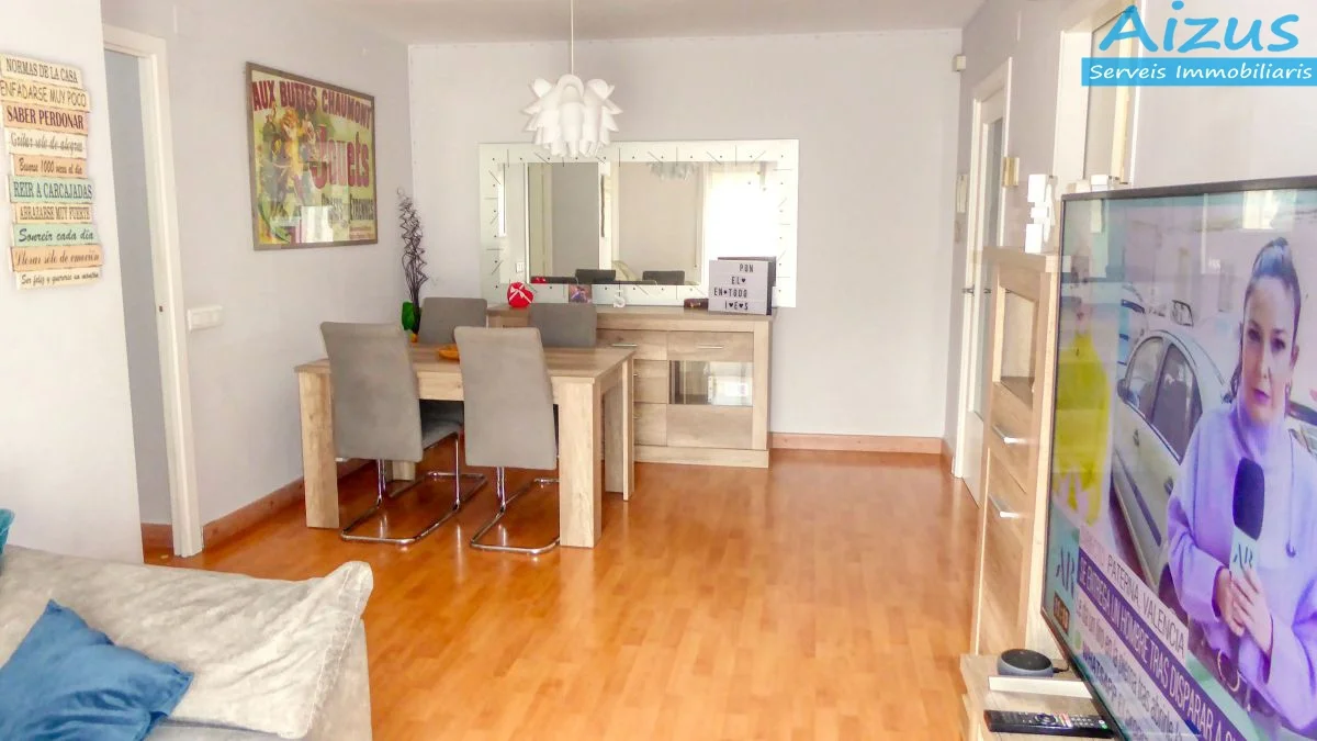 Well-kept Ripollet flat, three bedrooms