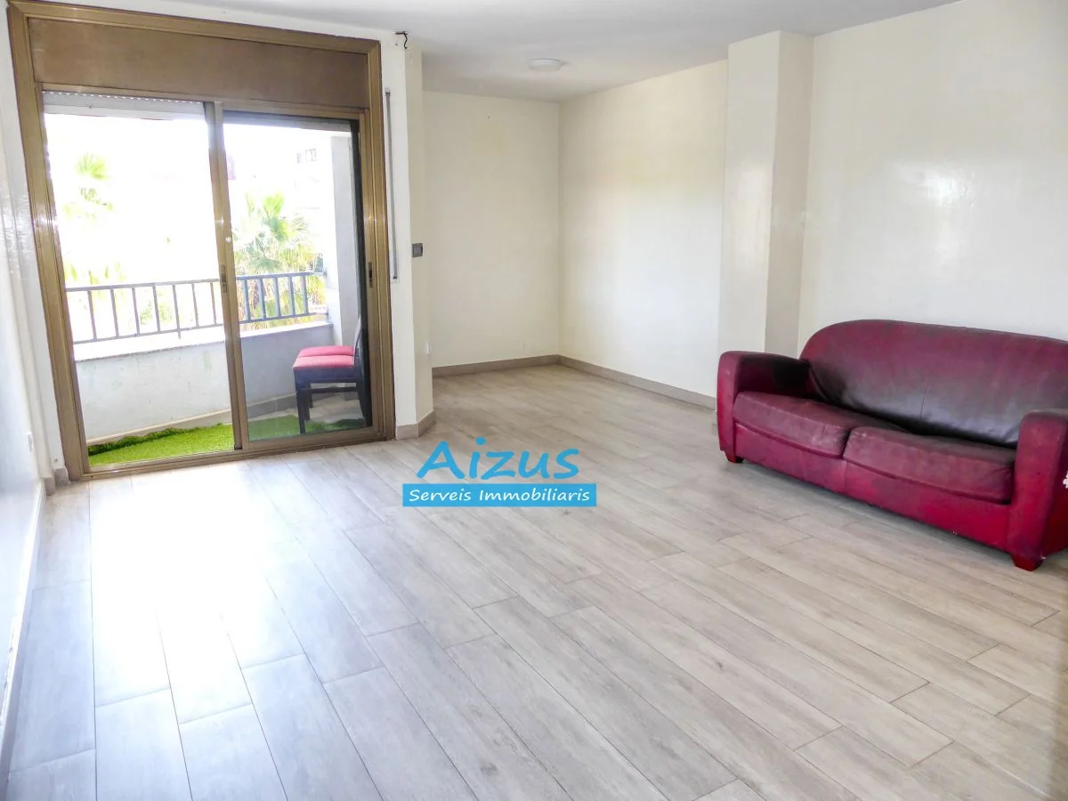 Renovated Ripollet flat, three bedrooms