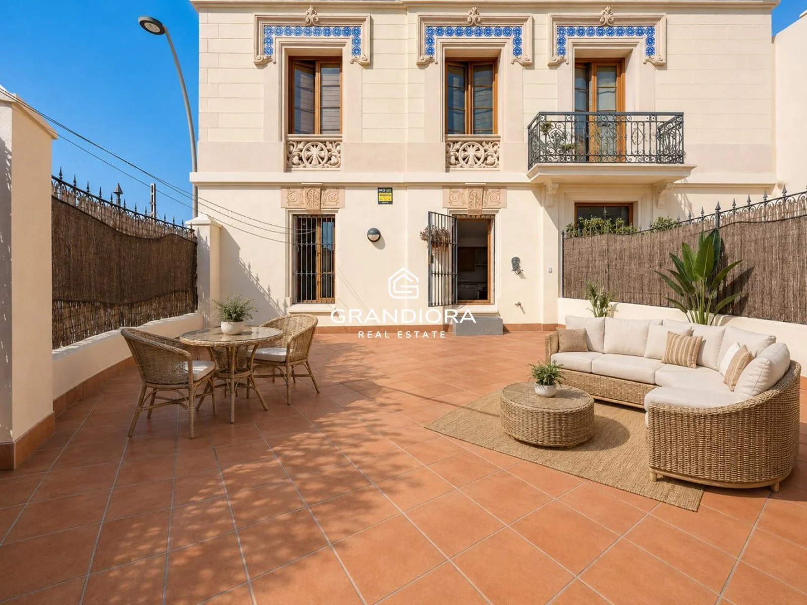 Piso céntrico en planta baja con terraza de 70 m²