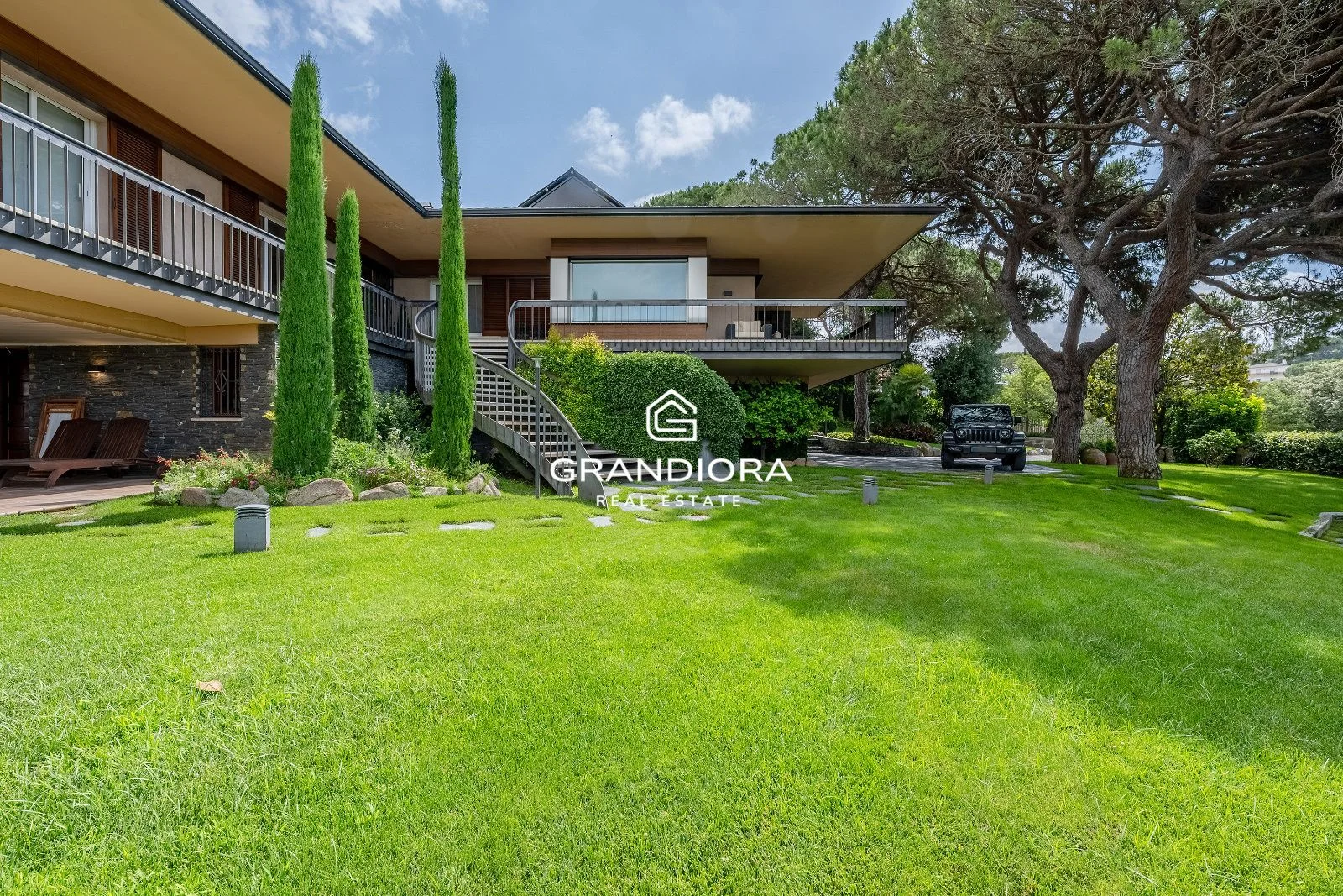 Large villa with pool near Barcelona