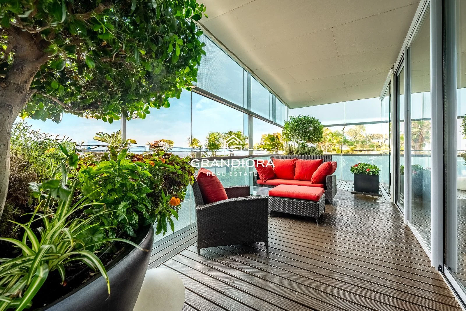 Piso con vistas al mar y terraza de 84 m²