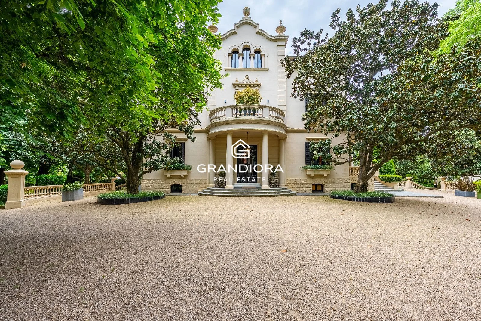 Historic Cardedeu villa with 1,012 m²
